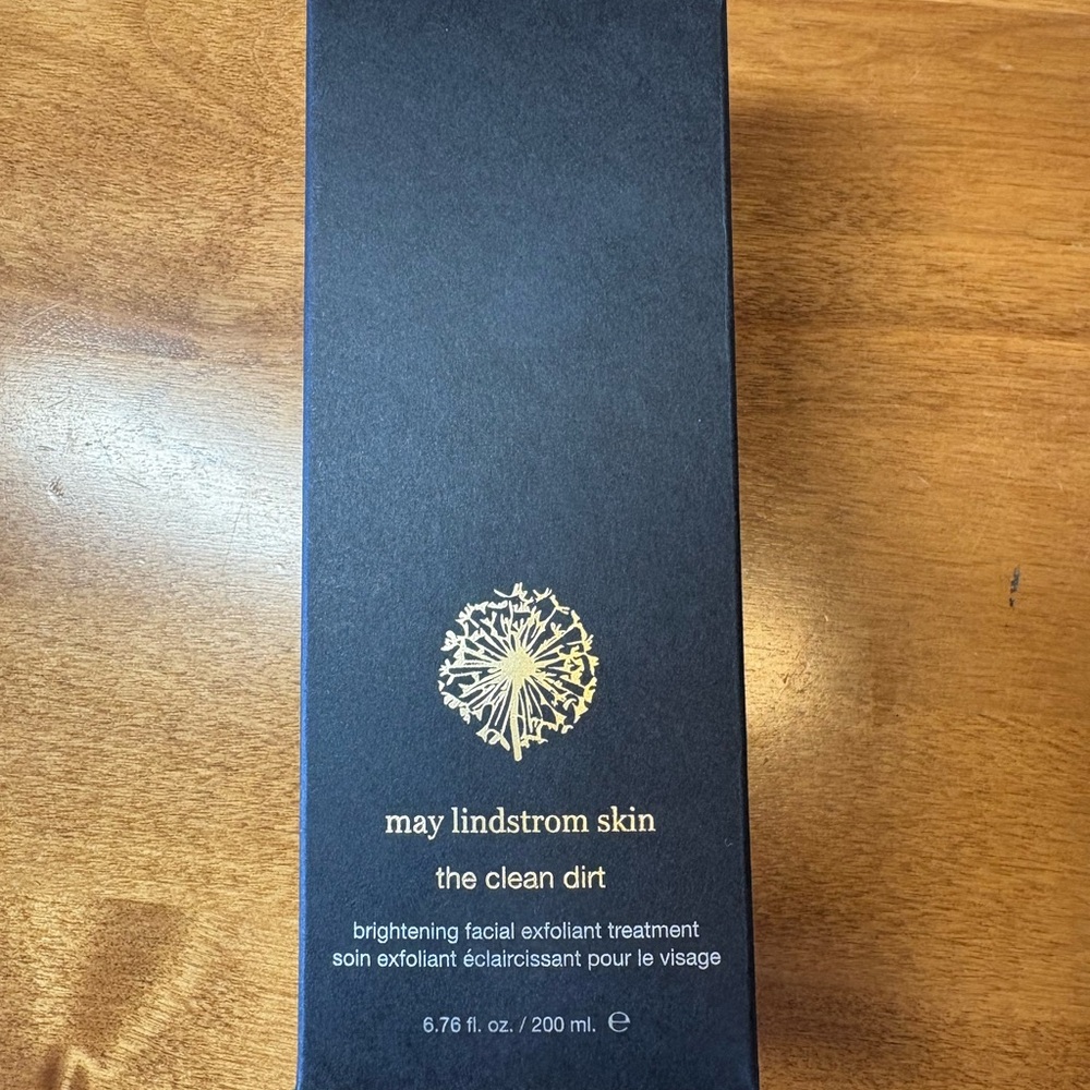 The Clean Dirt Exfoliant NIB